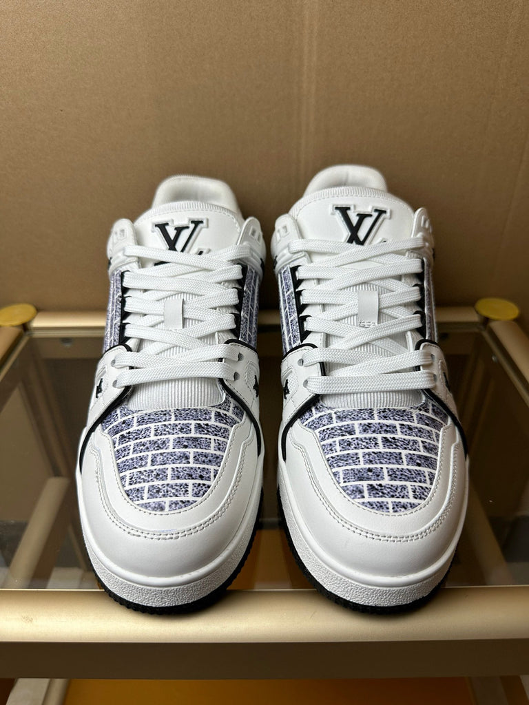LOUIS VUITTON TRAINER LOW-TOP SNEAKERS IN WHITE AND BLACK